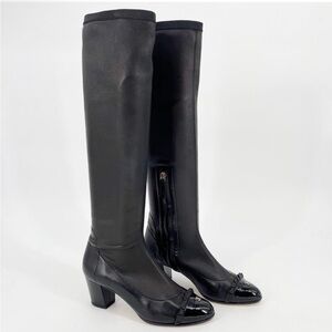 CHANEL Elegant Black Leather Heeled Boots